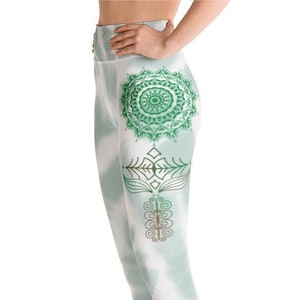 YOGA CAPRI LEGGINGS For Women, Henna Mandala Bohemian Leggings, Hippy Women Activewear, Yoga Leggings, Tie Dye, High Waist Leggings