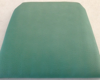 Assise de chaise rembourrée en éco-cuir vert