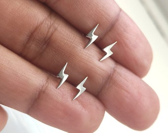 Pendientes Lightning Bolt Stud (plata 925) Plata de ley, Trueno flash Tiny Dainty, Pendientes lindos, Joyas atrevidas, Regalos