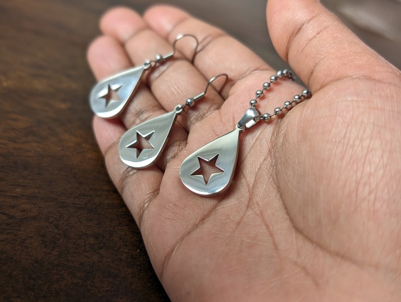 Conan Gris Acero Inoxidable Sólido Encontrado Heaven Star Colgante y Cadena de Bolas Diseño de Canción Sin Fin Copia Regalo Joyería Púa de Guitarra imagen 3