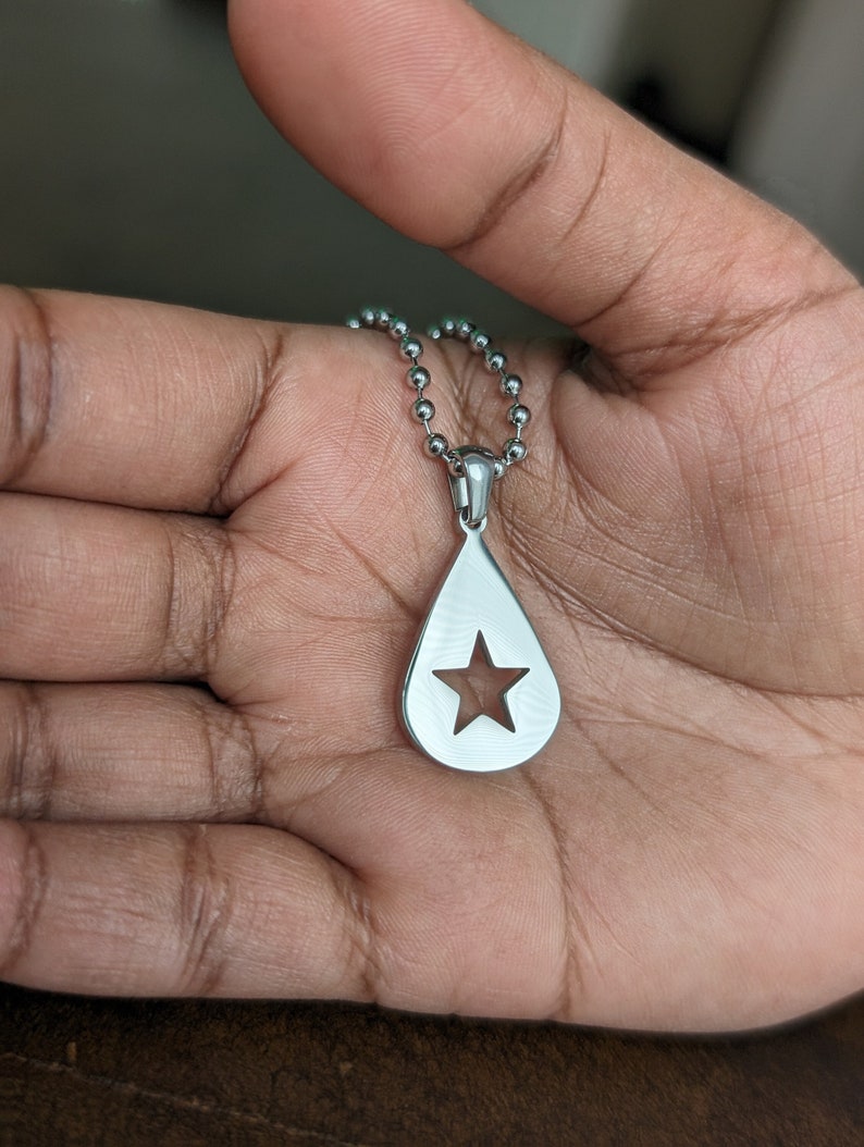 Conan Gris Acero Inoxidable Sólido Encontrado Heaven Star Colgante y Cadena de Bolas Diseño de Canción Sin Fin Copia Regalo Joyería Púa de Guitarra imagen 1