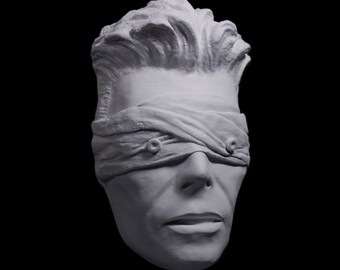 Scultura in resina bianca di David Bowie "Il profeta cieco".