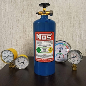 Tanque de metal NOS (para fins decorativos, não é real) - Tanque de aço e válvula de latão - Você pode usá-lo como um acessório de carro - Presente para ele ou ela