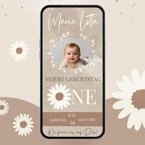 One Einladung zum ersten Geburtstag mit Daisy Flowers in braun und beige. Zarte Blumen und ein schönes Foto und gro0es ONE Motiv
