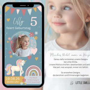 Eine digitale Einladung zum Geburtstag eines Kindes auf einem Smartphone-Bildschirm, mit einem Foto, einem Einhorn und einem Regenbogen.