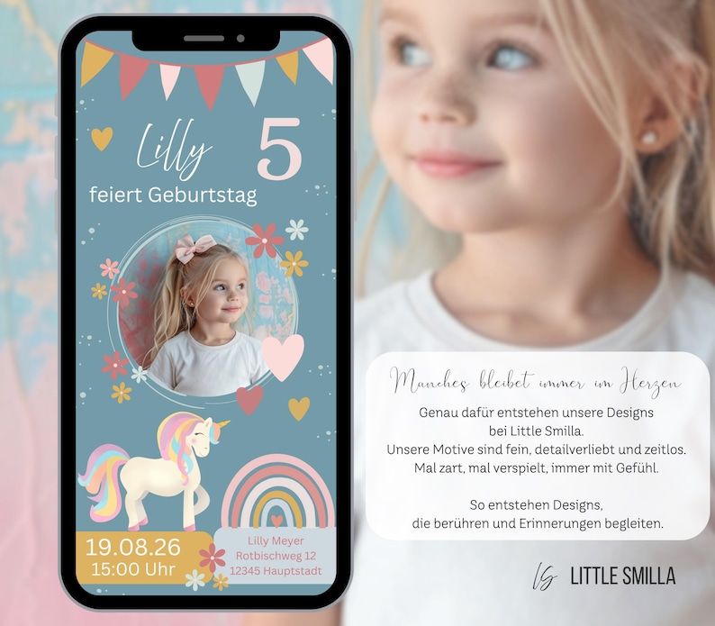 Eine digitale Einladung zum Geburtstag eines Kindes auf einem Smartphone-Bildschirm, mit einem Foto, einem Einhorn und einem Regenbogen.