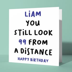 « Still Look 99 from A Distance » personnalisée - Carte de voeux amusante pour 100e anniversaire | Carte d'anniversaire personnalisée du centenaire avec humour amusant