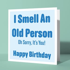 Ich Rieche Eine Alte Person | Lustig Rude Geburtstag Grüße Karte für Freund, Bestie, Arbeitskollegen, Freunde, Alter Witz Offensive Geburtstagskarte