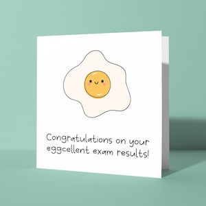 Risultati Eggcellent - Congratulazioni per i risultati degli esami / Scheda con gioco di parole divertente e carina per studenti universitari che hanno terminato gli esami di livello A e GSCE, lui e il suo amico
