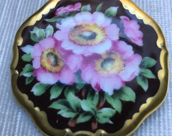 Meissen porcelain brooch with flowers and gold rim antique/vintage