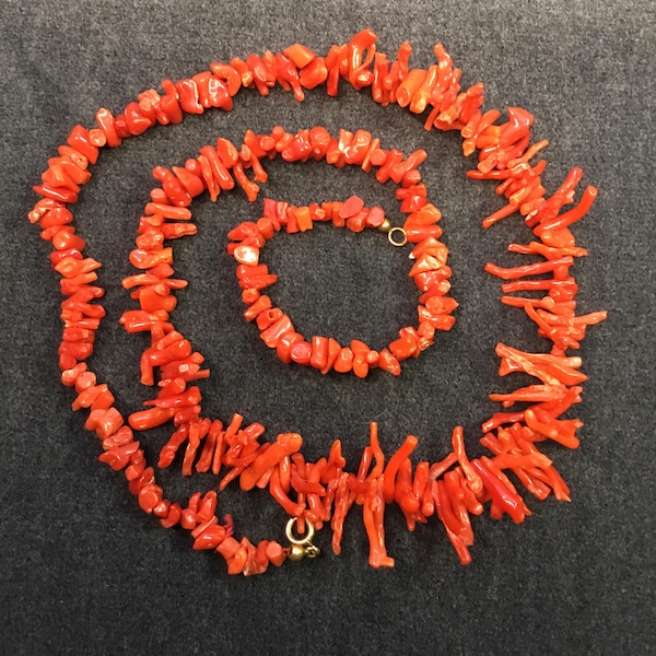 Collier de corail en coraux à branches rouges de 60 cm de long vintage