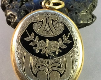 Beautiful Victorian Locket from 1900 Antique / Vintage