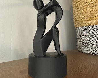 Mother and Child Sculpture – Minimalist Mom Statue – 3D Printed Mother’s Day Gift – Modern Home Decor Figurine