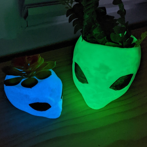 Glow in the Dark Alien Head Planter, Extraterrestrial Decor, Pencil Holder