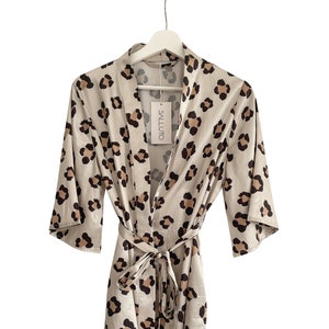 Luxurious short soft leopard print robe