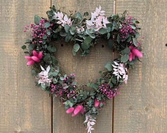 Couronne de porte en forme de coeur rose d'été avec eucalyptus | Idéal comme couronne d'été, couronne de table, décoration de table et décoration de jardin.