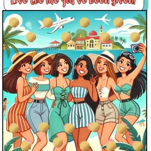 Pode incluir: Cinco mulheres com roupas de verão coloridas posam para uma foto em uma praia. As mulheres estão sorrindo e segurando uma câmera. O fundo apresenta uma cena de praia tropical com palmeiras, um píer e uma pequena cidade.