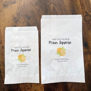 Encontró sus principales bolsas de regalo para fiestas, regalos para despedidas de soltera de verano, despedidas de soltera con temática de limón, bolsas para galletas, bolsas para la mesa de dulces. imagen 3