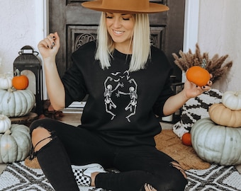 Moletom com esqueletos dançantes, temporada assustadora, moletons com esqueletos de Halloween, camiseta de outono, camiseta de Halloween, camiseta de festa de Halloween, camiseta engraçada