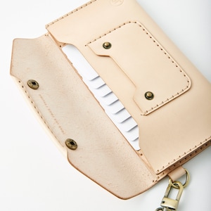Clutch / Crossbody Handtasche / Portemonnaie aus Echtleder inklusive Personalisierung durch Namen oder Initialen