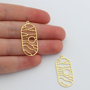 Encanto ovalado de corte láser chapado en oro de 24k, encanto de sol y nubes de latón, conectores de oro, suministros de fabricación de joyas, componentes de encantos de pendientes de bricolaje