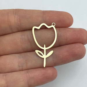 Pode incluir: Encanto de metal dourado em forma de tulipa simples com um furo na parte superior para prender a joias ou outras manualidades.