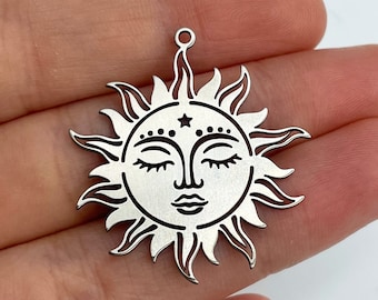 Charme solaire en acier inoxydable, Charme visage soleil, Pendentif soleil, Charme solaire en acier découpé au laser, Charmes célestes, Charme solaire tribal, Charme visage soleil endormi