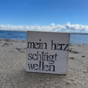 Holzschild mit Spruch - mein Herz schlägt wellen -glücklichsein-Mini Textplatte-kleine Aufmerksamkeit-positive Vibes-nachhaltiges Produkt