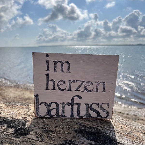 Holzschild mit Spruch Im Herzen barfuss - maritime Wanddeko - kleines Geschenk - geschenke für Gestresste - Spruch auf Holz