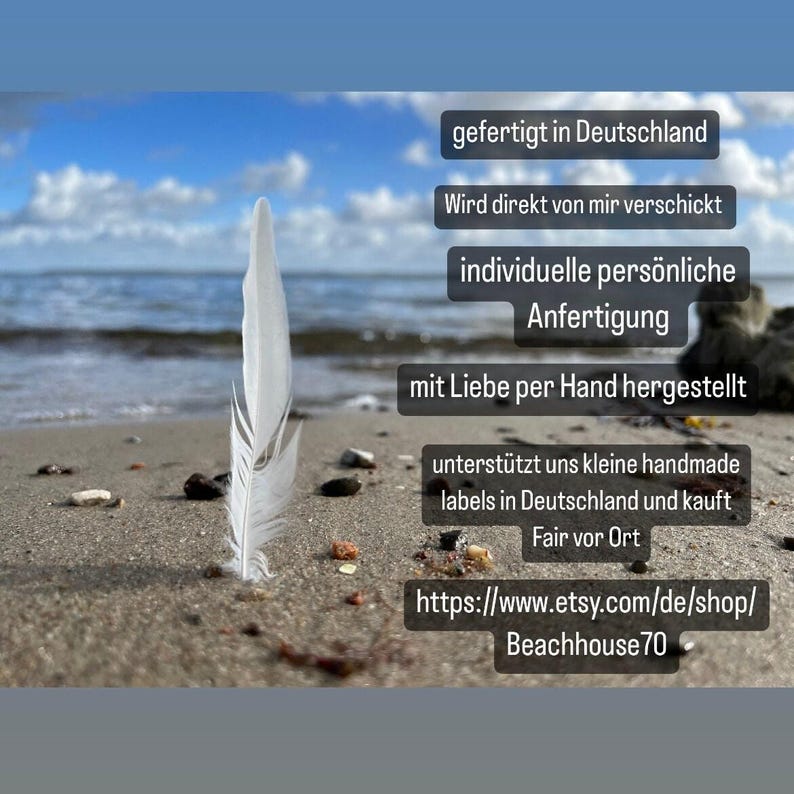 May include: A white feather lies on a sandy beach with the text "gefertigt in Deutschland" (made in Germany), "Wird direkt von mir verschickt" (shipped directly from me), "individuelle pers&ouml;nliche Anfertigung" (individual personal production), "mit Liebe per Hand hergestellt" (made with love by hand), "unterst&uuml;tzt uns kleine handmade labels in Deutschland und kauft Fair vor Ort" (support our small handmade labels in Germany and buy fair locally), and "https://www.etsy.com/de/shop/Beachhouse70" (Etsy shop link).