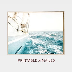 Foto de navegación en el océano azul (imprimible o enviada por correo), impresión náutica de velero, foto costera de yate, póster grande de navegación en barco, decoración de playa para el hogar.