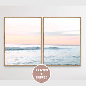 Set di 2 stampe di tramonto sulla spiaggia pastello, spedite per posta, foto di paesaggi marini costieri rosa cipria, dittico di onde marine, stampe di viste sull&#39;oceano al tramonto