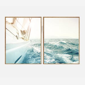 Sailing in Blue Ocean 2er Set Foto druckbare Wandkunst Segelboot Diptychon Print Yacht Nautik Küsten Fotos Yachting Wand dekor Segel Print