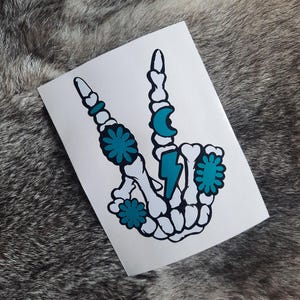 Calcomanía de esqueleto con símbolo de la paz, esqueleto rockero con anillos turquesa, calcomanía de esqueleto para espejos, calcomanía todoterreno de esqueleto con olas