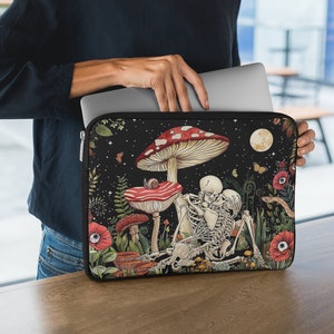 Custodia per laptop romantica per Halloween con scheletri innamorati e funghi, borsa per laptop da strega, custodia da viaggio per laptop, cover per tablet ispirata all'autunno