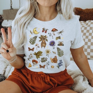 Magical Forest T-shirt with Mandragora Mushrooms Frog Snail Moth Flowers & Fern Print, Herbology Shirt, Botanical T-shirt, Green Witch Tee