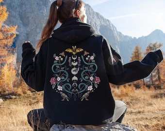 WHIMSYGOTH hoodie met rits en maanfase mystieke slang raven vlinder en rozen ontwerp op de achterkant, bloemenslangen met rits, hoodie Witchy