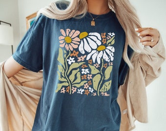 WAVY FLOWERS Comfort Colors® Tee, Vintage Wildflowers Shirt, Groovy Floral T-shirt, Retro Daisy Shirt, Trendy Abstract Danish Flowers Shirt