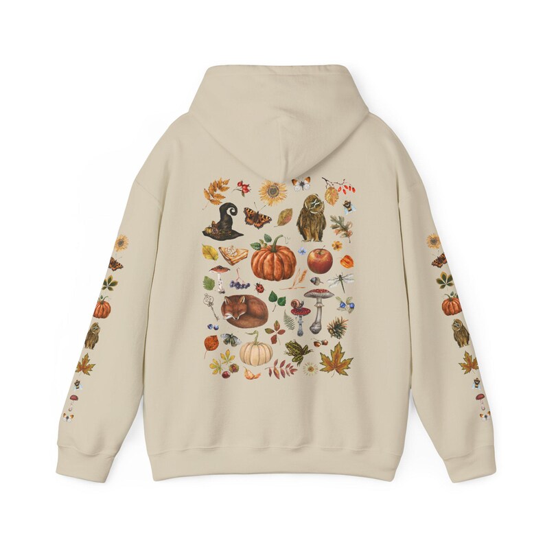 Sudadera con capucha COZY AUTUMN con estampado en la parte delantera y trasera de las mangas, sudadera de otoño COTTAGECORE con calabaza, hojas de otoño, búho, zorro, setas y bayas Sand
