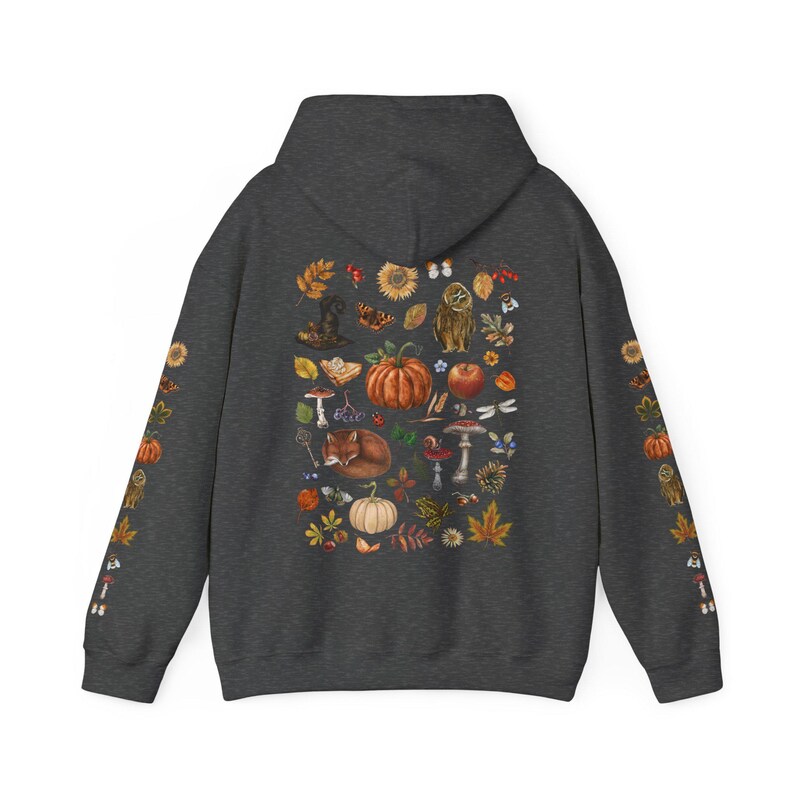 Sudadera con capucha COZY AUTUMN con estampado en la parte delantera y trasera de las mangas, sudadera de otoño COTTAGECORE con calabaza, hojas de otoño, búho, zorro, setas y bayas Dark Heather