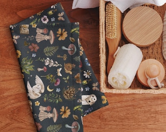 HERBOLOGIE Handdoek met sneeuwuil Mandrakewortel Paddestoelen Slak Mot Gefascineerde planten Droge bloemen en varens, badkamerinrichting met tovenaarsthema