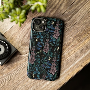 WITCH GARDEN Wytrzymałe etui na telefon komórkowy, tajemnicza ćma na smartfona, etui na telefon z trującymi roślinami, iPhone, Google Pixel, Samsung Galaxy