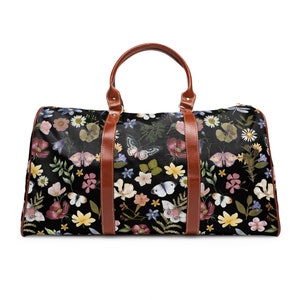 PRESSED WILDFLOWERS & BUTTERFLIES Cottagecore Carry On Luggage Bag, Travel Gift Idea, Boho Flowers Waterproof Holiday Travel Bag, Floral Bag