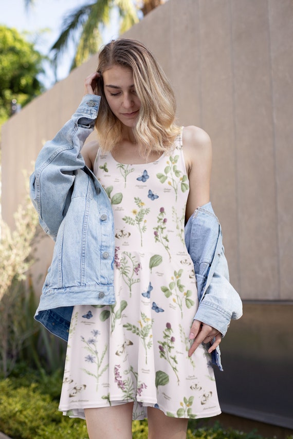 beach dress aesthetic Florals + sunsets = perfect combo Dress @hellomolly AUDREY10 Hawaii outfit, Hawaii aesthetic, beach dress, maxi dress, summer outfit, summer outfit ideas, floral dress, wedding guest dress, outfit inspo, ootd, what to