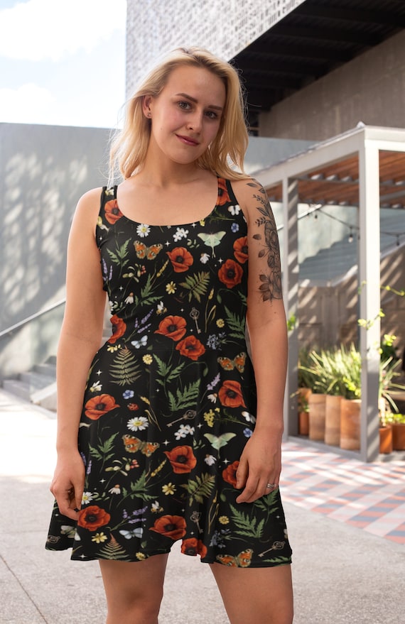 dress with red poppies Seeing Red: Oregon Poppy Fields & Fall Dresses  Stop, Drop & Vogue
