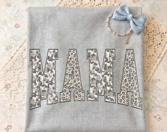 Retro Camo Mama Png, Mama Leopard Varsity Png, Mama Leopard PNG, Mama Skjorta PNG, Mama Png, Vintage Camo Mama, Mors dag Sublimering PNG