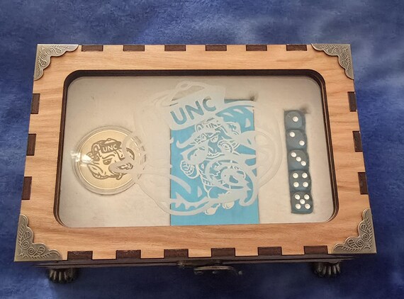 UNC themed Matal card game set