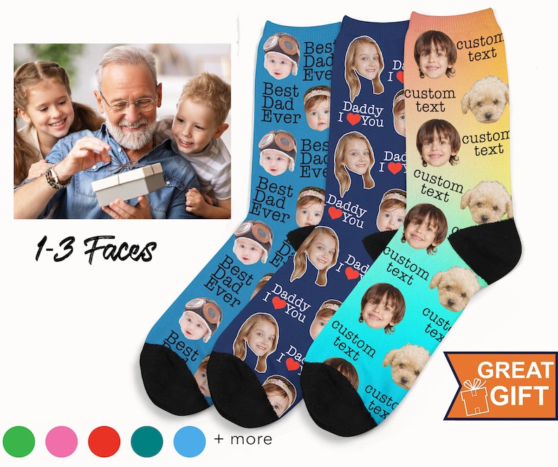 Pode incluir: Tr&ecirc;s pares de meias personalizadas com rostos e texto personalizados. Um par tem "Best Dad Ever" e o rosto de um beb&ecirc;, outro diz "Daddy I Love You" com o rosto de uma crian&ccedil;a, e o terceiro tem o rosto de um cachorro e "custom text".