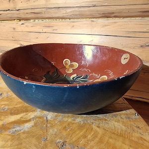 Rosegeverfde antieke Noorse alekom – handbeschilderd 19e-eeuwse houten rosemaling-volkskunst, rustiek nordic bier-fruitschaaldecor
