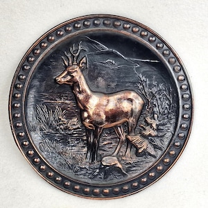 Vintage copper deer relief wall plate with raised motif and patina finish – Scandinavian decor metal plaque for rustic cabin style